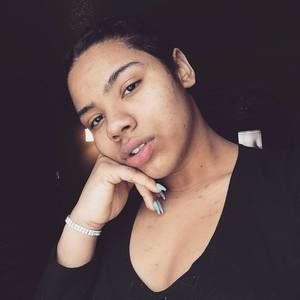 Meet your Posher, Selena